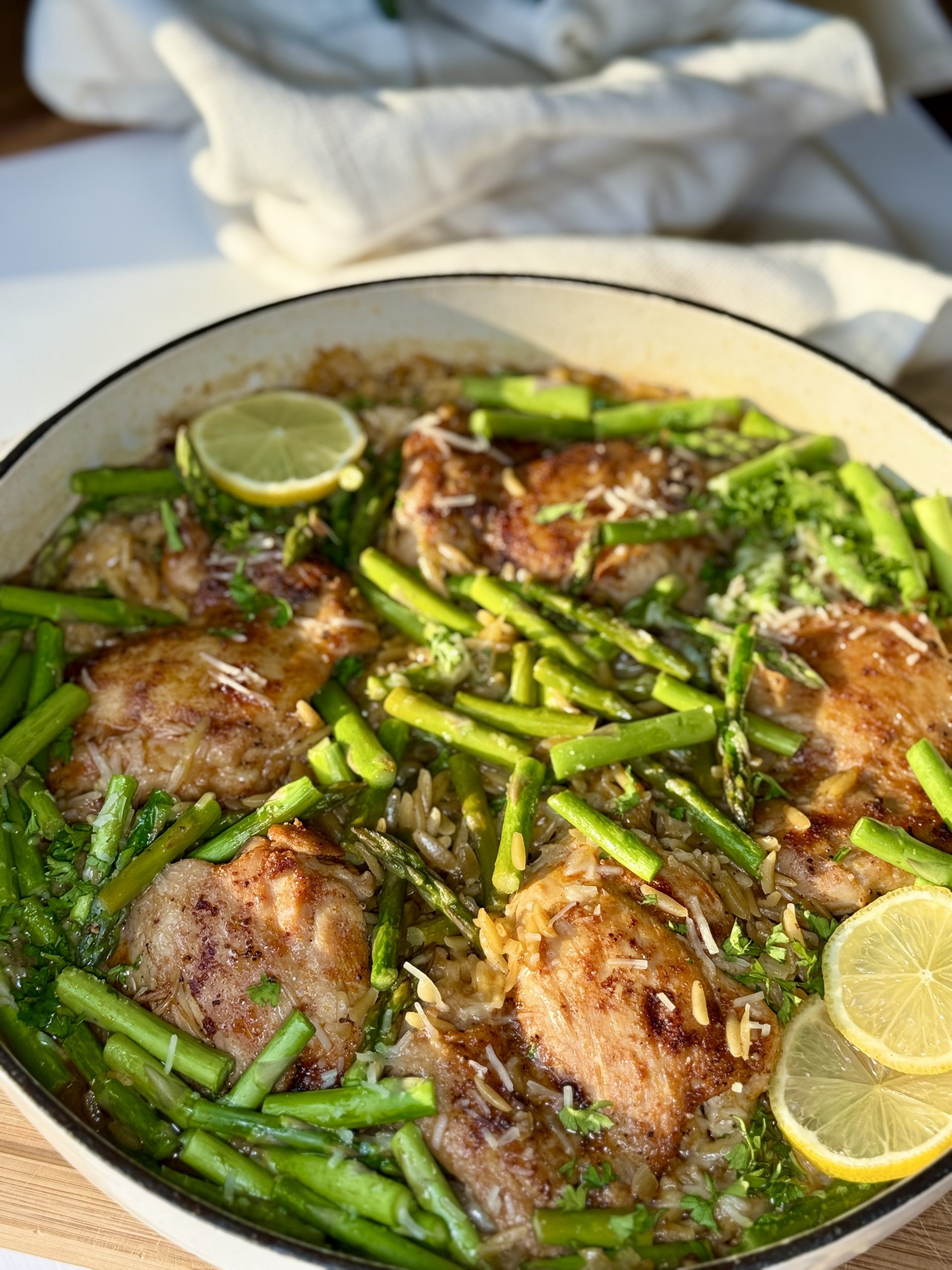a pan of orzo, chicken and asparagus
