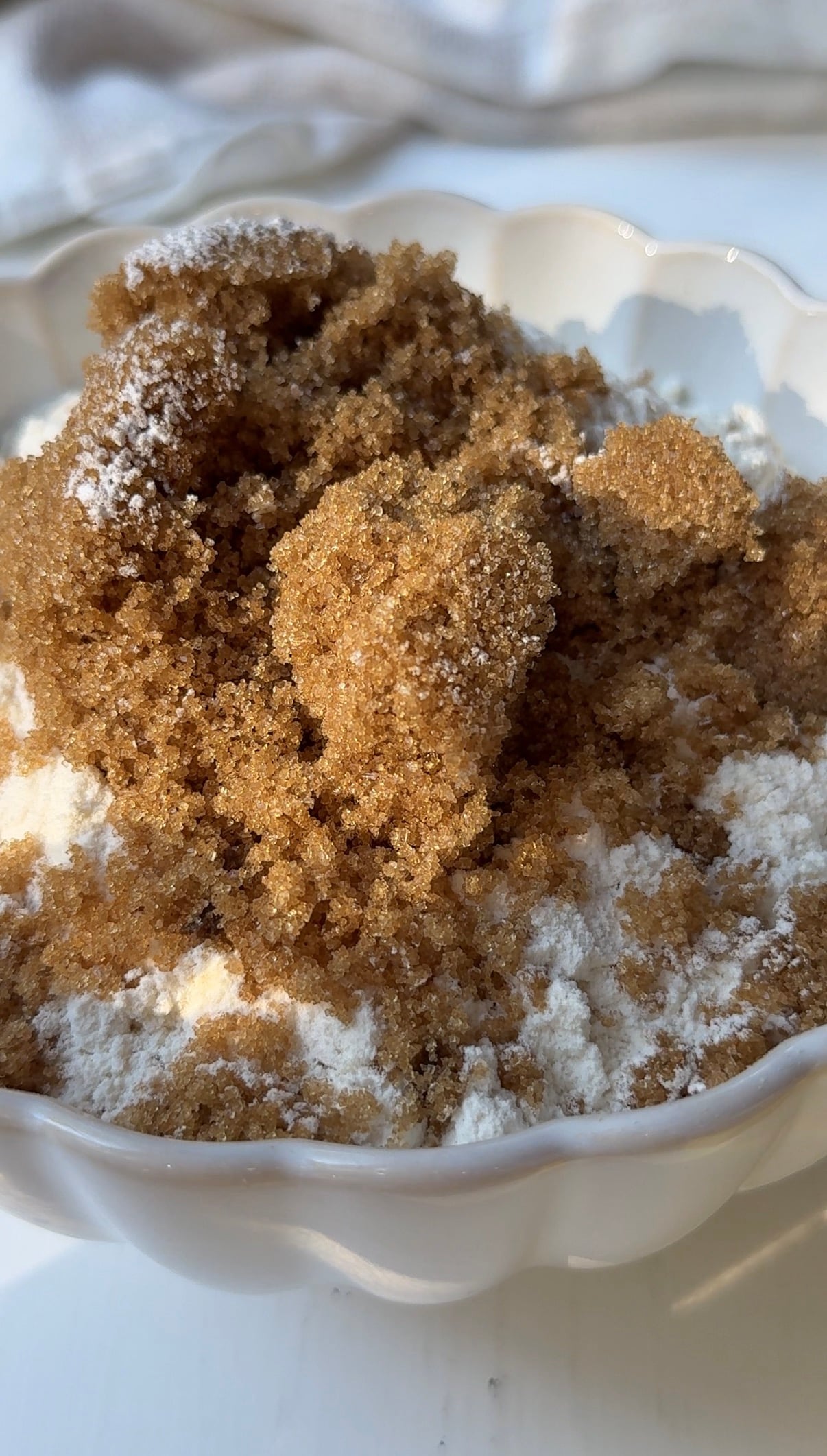 Buttery apple crisp topping made with rolled oats, chopped pecans, brown sugar, and cinnamon